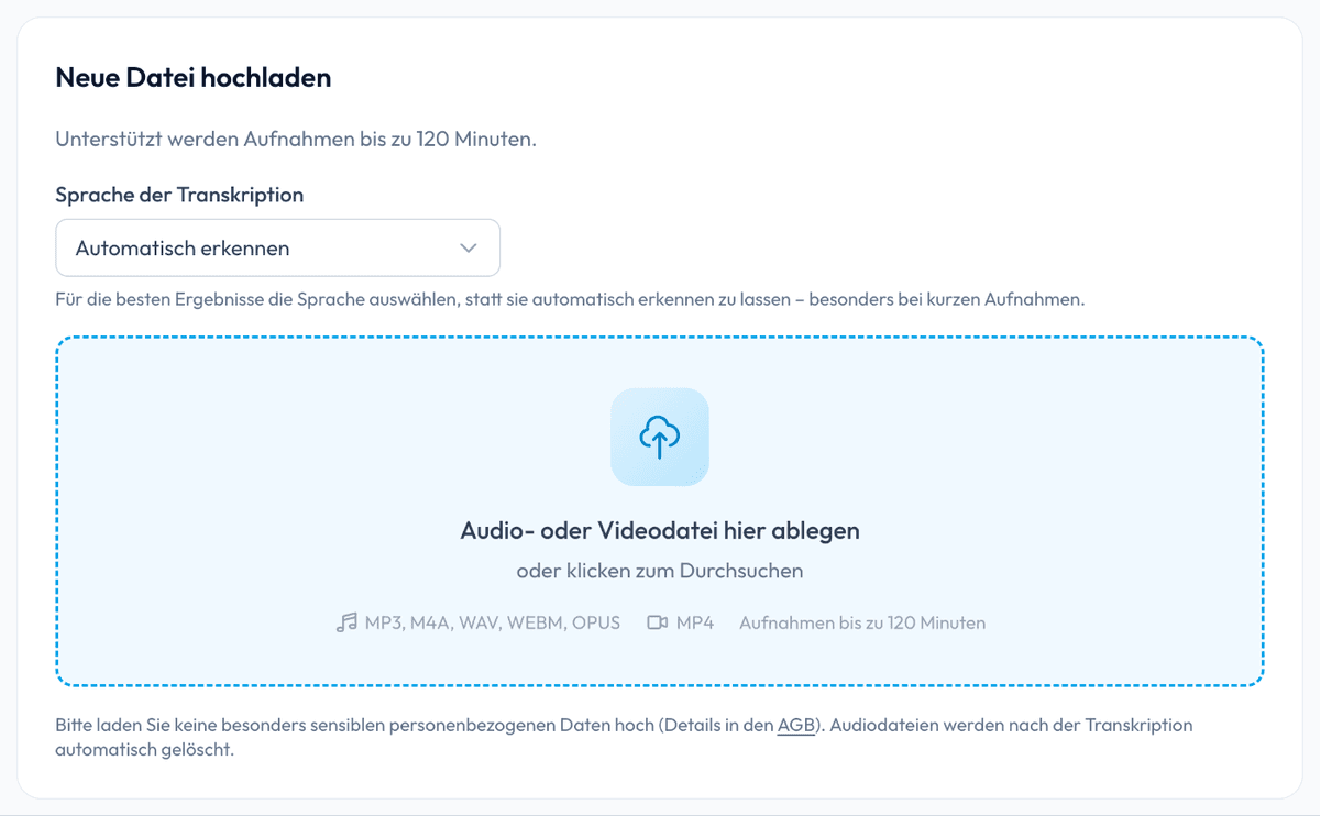 Upload-Seite von SmartScription mit Dateiauswahl und Sprachwahl